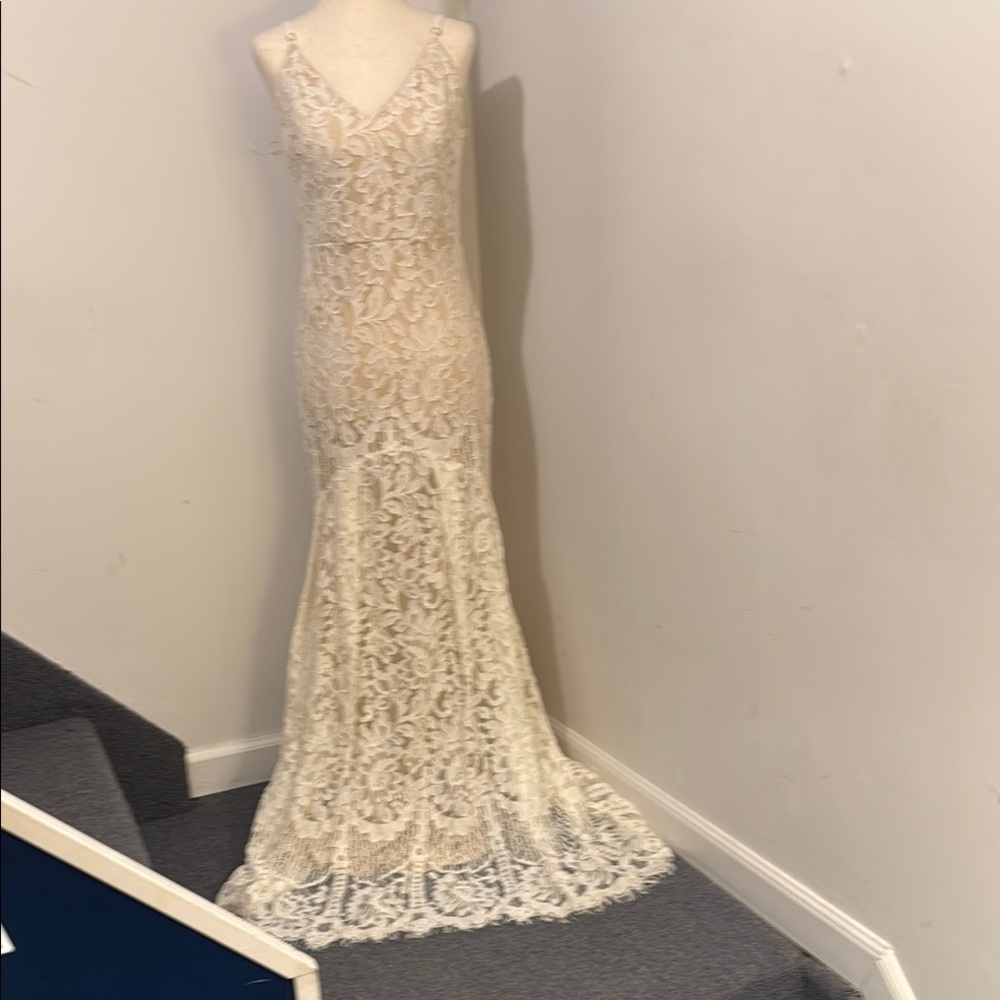 Elegant Lace Wedding Dress